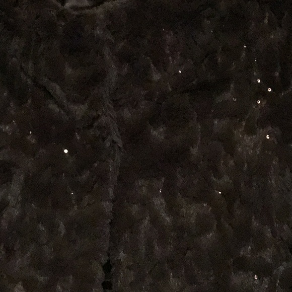 Cape let - Picture 2 of 3